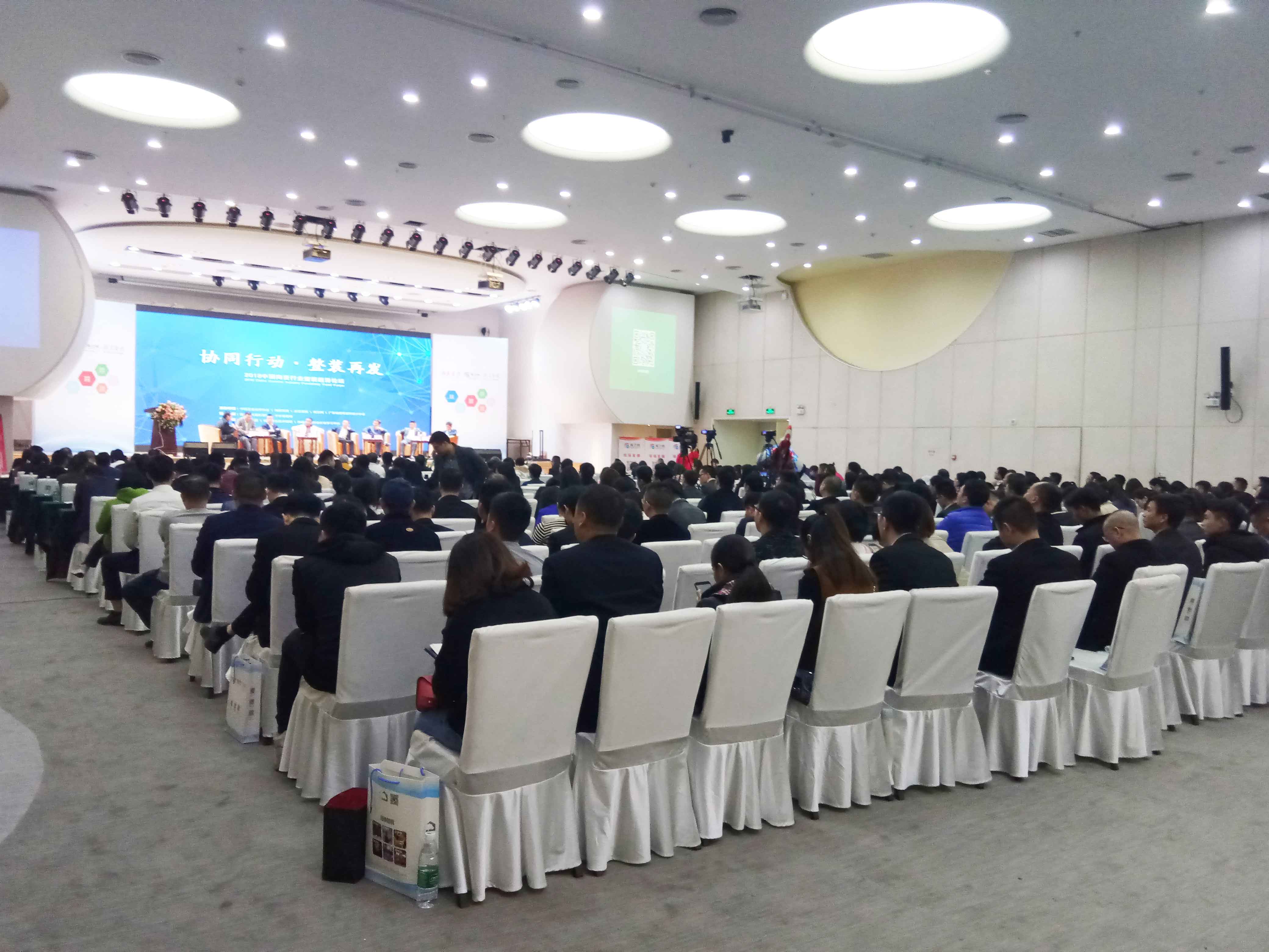 喜訊 │ 圣德保斬獲【整裝工程推薦品牌】、【功能性瓷磚標桿品牌】兩大榮譽獎項！